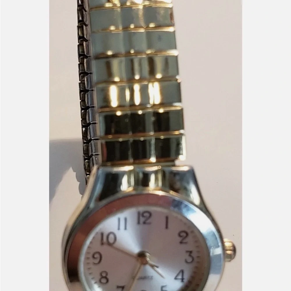 Japanese Quartz Gold Tone Vintage Watch W621B 415 PC21 Needs Battery